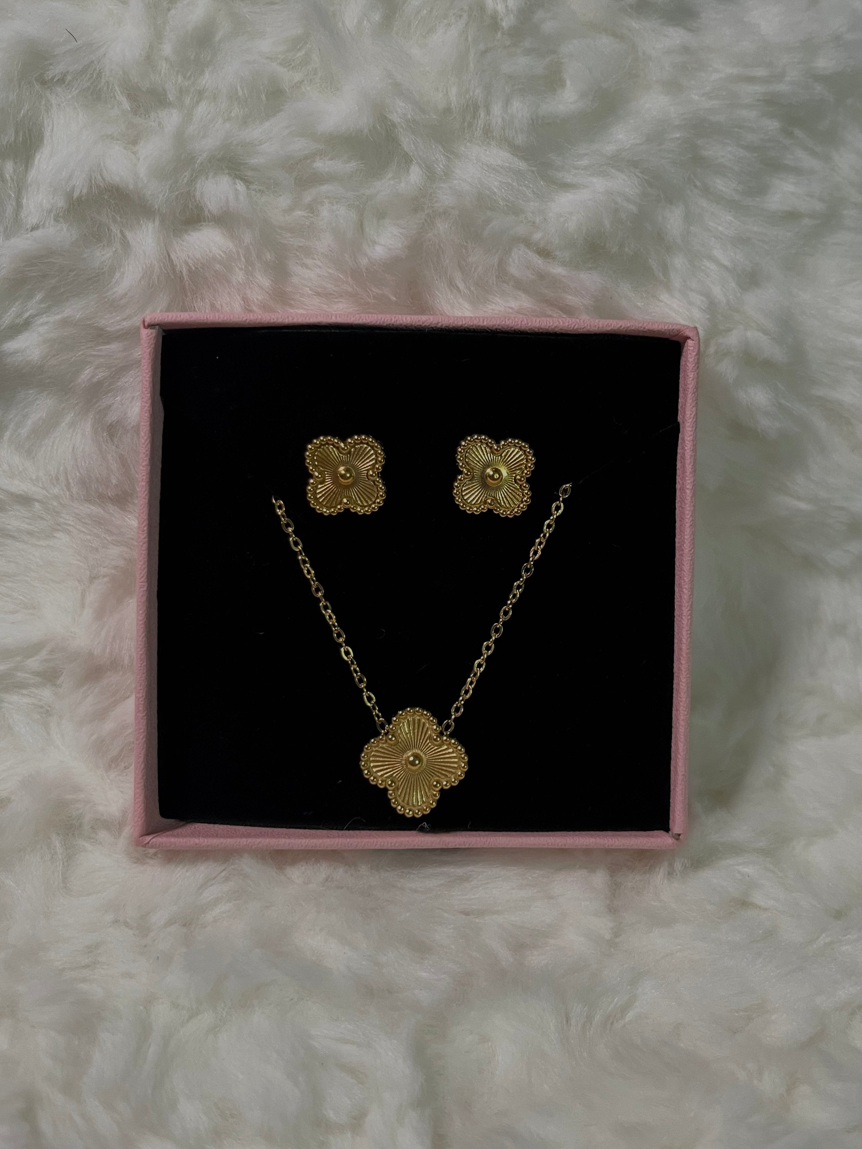 Gold V-Cleef Set