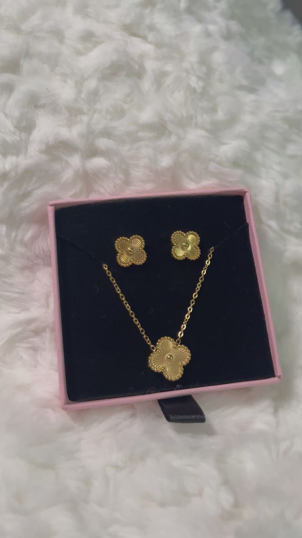Gold V-Cleef Set
